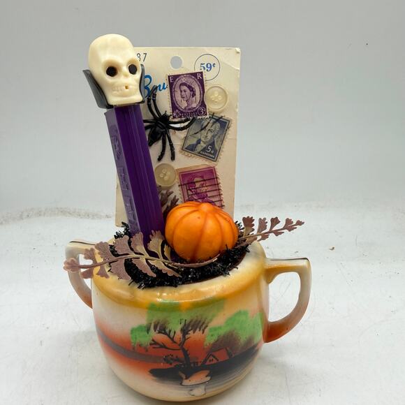 Halloween Decorative Sculpture Assemblage - Vintage Pez Junk Salvage - Picture 2 of 4